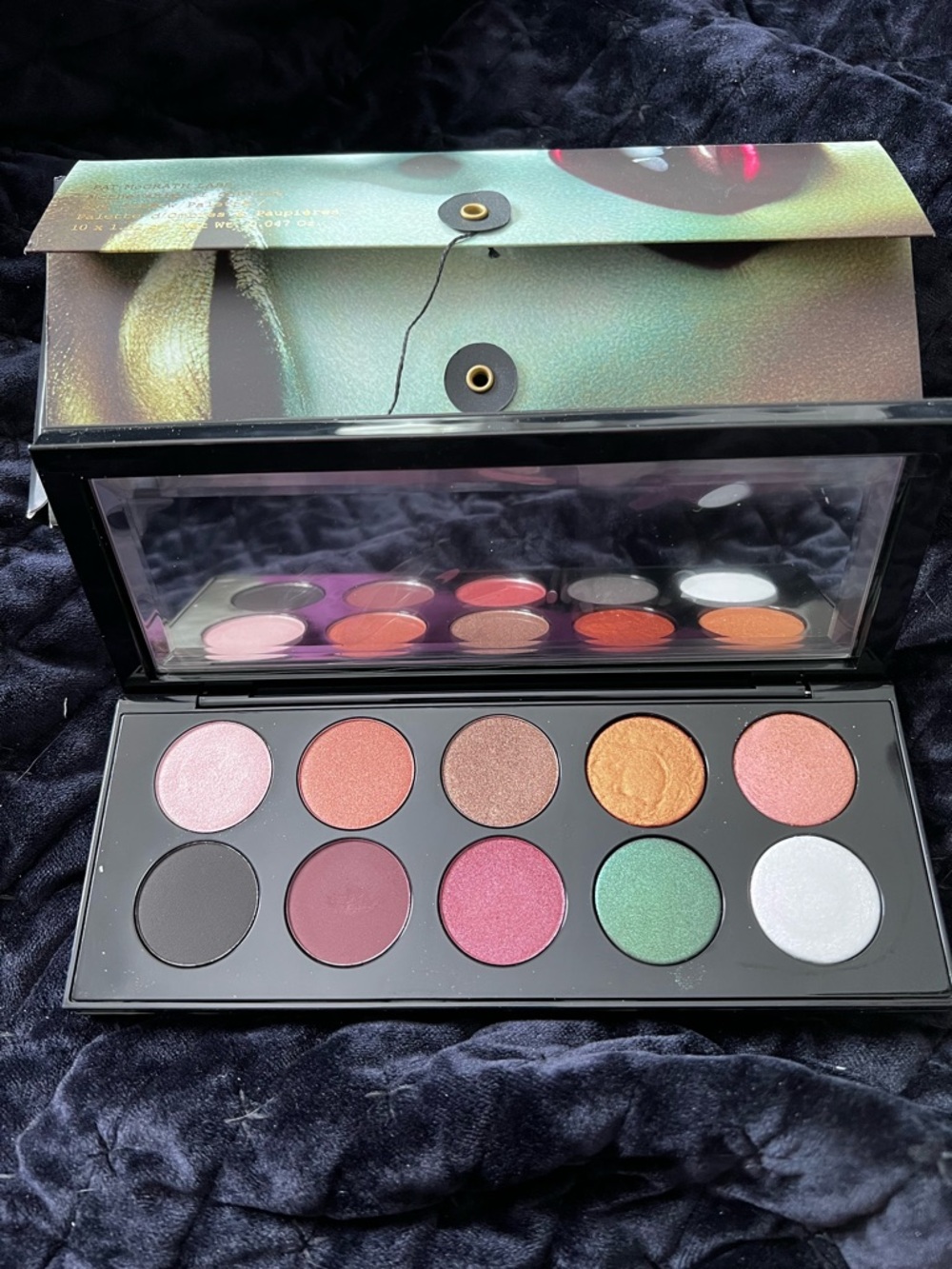 Vibrant 12-Color Eyeshadow Palette — Multi-Color